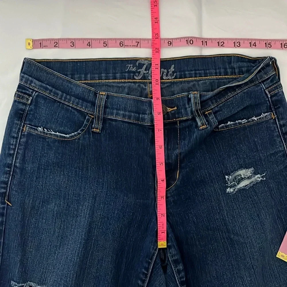 Old Navy size 6 distressed skinny jean